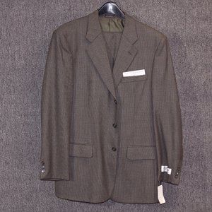 NWT * Brand New 100% Wool Suit 40 R ( 34 Waist )